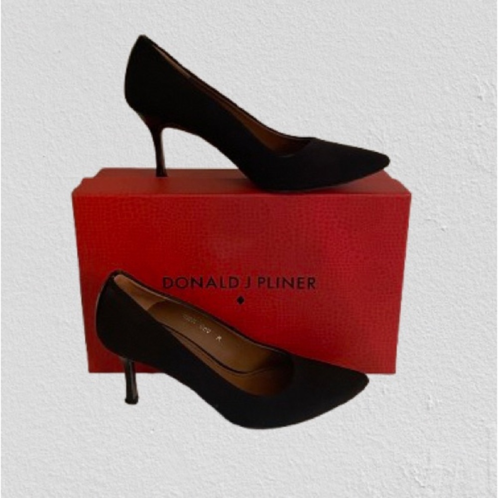 Black crepe Donald J. Pilner pumps “Treva” size 6